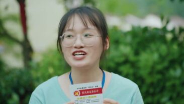 Молодшій сестрі, яка патрулює з сумкою за плечами, подобаються такі дні