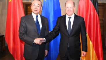 Китай готовий розширити взаємовигідну співпрацю з Німеччиною – Ван Ї