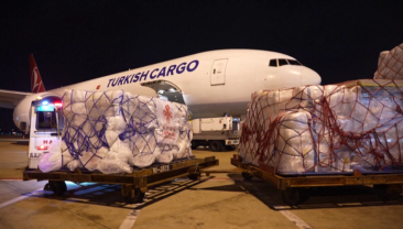 Перша партія надзвичайної допомоги прибула до Туреччини з Китаю