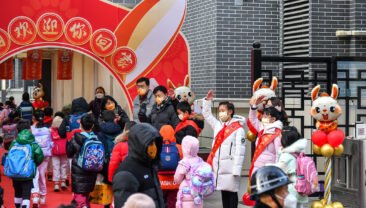 З початком весняного семестру учні по всьому Китаю повертаються у шкільні кампуси