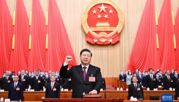 【Сесії ВЗНП і ВК НПКРК】Сі Цзіньпін склав присягу на вірність Конституції КНР