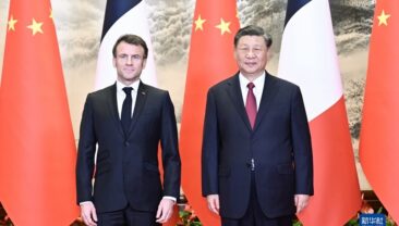 Сі Цзіньпін провів переговори з президентом Франції Е. Макроном з питань двосторонньої співпраці, розвитку відносин Китай-ЄС і кризи в Україні