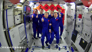 Космонавти “Шеньчжоу-16” увійшли до основного модуля космічної станції