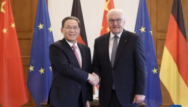 Прем’єр Держради КНР заявив про готовність спільними зусиллями з Німеччиною підтримувати глобальну стабільність