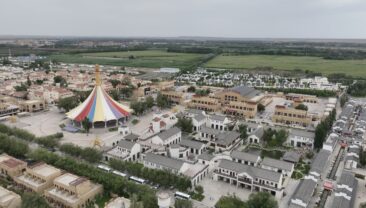 Подорож Сінцзяном: як мале село стало туристичною зоною