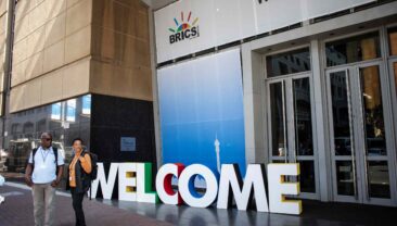 Голова КНР вилетів з Пекіна для участі у зустрічі керівників країн БРІКС у Йоганнесбурзі