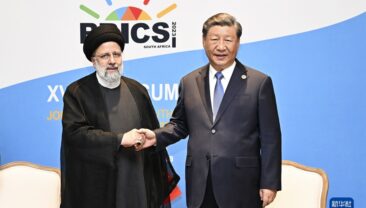 Сі Цзіньпін заявив про готовність зміцнювати співпрацю з Іраном на багатосторонніх платформах