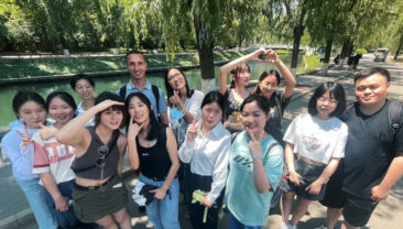 【Вкорінення в Китаї】Люди, які будують мости за допомогою мови