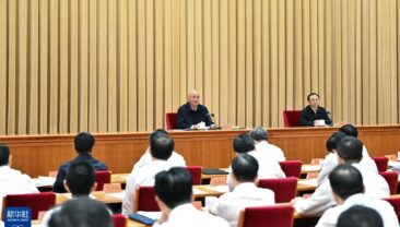 Сі Цзіньпін наголосив на важливості перетворення канцелярій парткомів та урядів на зразкові органи