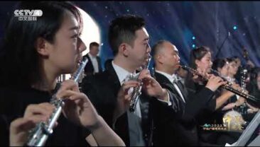 Лан Лан грає на піаніно