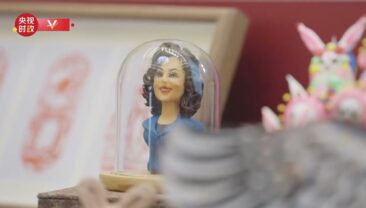 Пен Ліюань взяла участь у церемонії вручення Премії ЮНЕСКО за досягнення у галузі освіти дівчаток та жінок