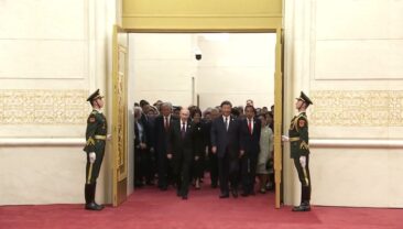 Сі Цзіньпін влаштував банкет на честь почесних гостей, які прибули на Форум у рамках “поясу та шляху”