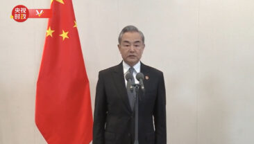 Ван Ї ознайомив ЗМІ з ситуацією та відповів на запитання щодо зустрічі глав держав Китаю та США у Сан-Франциско