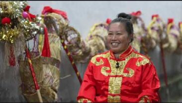 Перетворюють солому на дракона і зберігають традиції