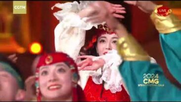 【Супер ніч CGTN — спеціальний випуск до свята Весни 2024 року】Студія в Кашгарі (Сіньцзян) “Танцювальна музика Сіньцзяна”