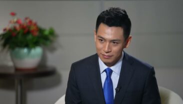 Колишній прем’єр-міністр Франції Жан-П’єр Раффарен: встановлення дипломатичних відносин між Китаєм і Францією 60 років тому стало великою перемогою