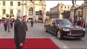 Сі Цзіньпін взяв участь у церемонії привітання, яку організував президент Перу