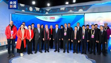 Президент МОК Бах вручив ліцензію на виробництво міжнародній команді з виробництва суспільного сигналу для зимових Олімпійських ігор 2026 року в Мілані