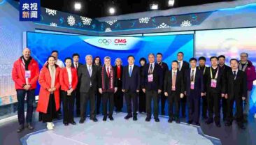 Президент МОК Бах вручив ліцензію на виробництво міжнародній команді з виробництва суспільного сигналу для зимових Олімпійських ігор 2026 року в Мілані