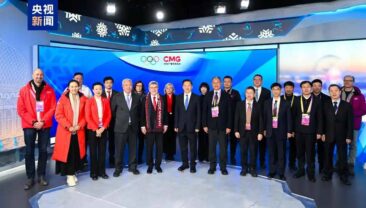 Президент МОК Бах вручив ліцензію на виробництво міжнародній команді з виробництва суспільного сигналу для зимових Олімпійських ігор 2026 року в Мілані