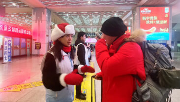 Волонтери роблять важливий внесок в успішне проведення зимової Азіади в Харбіні