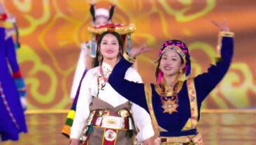 Гала-концерт до Свята Ліхтарів CMG 2025: Феєричний показ тибетської моди