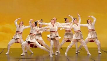 Гала-концерт з нагоди Свята Ліхтарів CMG: танець «Кайлін» демонструє чарівність юнаків