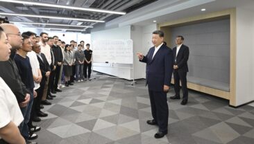 Сі Цзіньпін проінспектував Шанхайський інноваційний інкубатор великих моделей ШІ