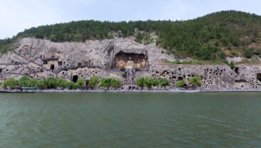 Сі Цзіньпін відвідав печери Лунмень у місті Лоян у Центральному Китаї