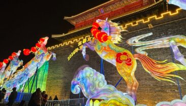 Разом подивимося на прекрасні ліхтарі!