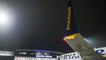 Закриття повітряного простору над польськими аеропортами через військову активність