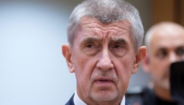 Прем’єр Чехії звинувачує Джонсона в зриві мирних переговорів між Україною та Росією