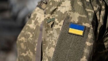 В Черновцах агресивний пасажир поранив військовослужбовця під час перевірки документів