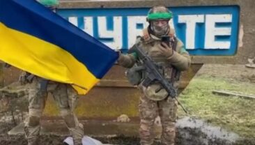Українські захисники підняли прапор над Тернуватим та закликали росіян здаватися в полон
