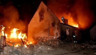 Ворожий дрон вдарив у приватний дім: постраждала жінка та можуть бути діти під завалами
