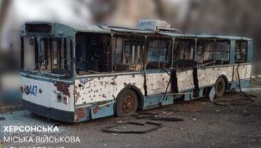 Обстріл комунального підприємства в Херсоні: пошкоджено 12 одиниць транспорту