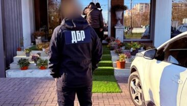 Чиновник уволився після виявлення правопорушення