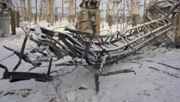 Аварійно-відновлювальні роботи тривають в Україні після нічної атаки Росії