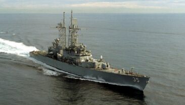 Столкновение военных кораблей США: два моряка пострадали