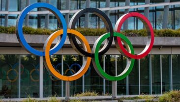 Міжнародний олімпійський комітет потрапив у скандал через футболки з дизайном ігор 1936 року