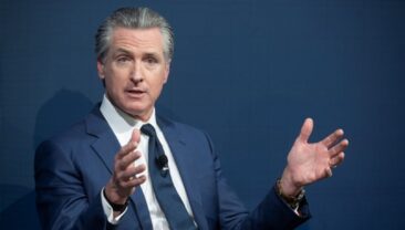 Губернатор Ньюсом підписав меморандум з Україною на Мюнхенській конференції