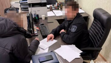Судит начальника відділу персоналу ЗСУ за незаконні виплати