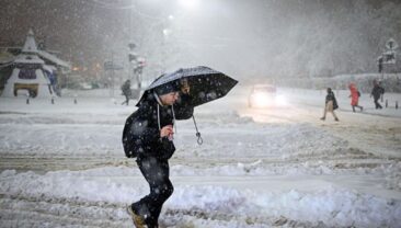 Сильні снігопади у Румунії призвели до масових відключень електроенергії