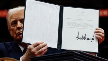 США продовжили санкції проти Росії на рік