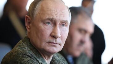 Путин в ‘клещах’: страхи войны і миру за версією The Economist