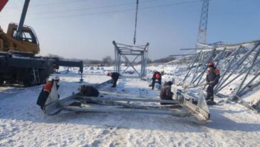 Російські обстріли призвели до відключень електрики в кількох областях України
