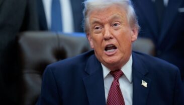 Трамп планує відправити госпітальний корабель до Гренландії