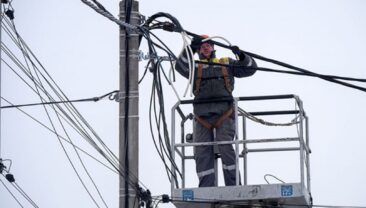 Отключення електроенергії в шести областях України через ракетну атаку РФ