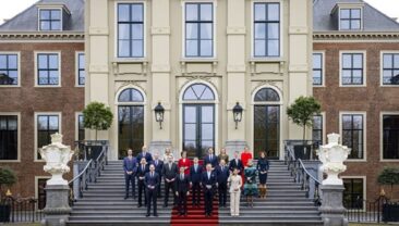 Новий уряд Нідерландів на чолі з Робом Еттеном офіційно вступив у повноваження