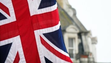 Великобританія спростувала звинувачення РФ у передачі ядерної зброї Україні